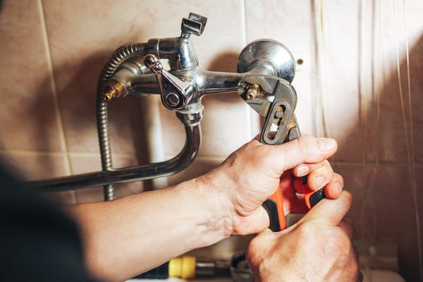 fixing a leaky faucet for commercial plumbing