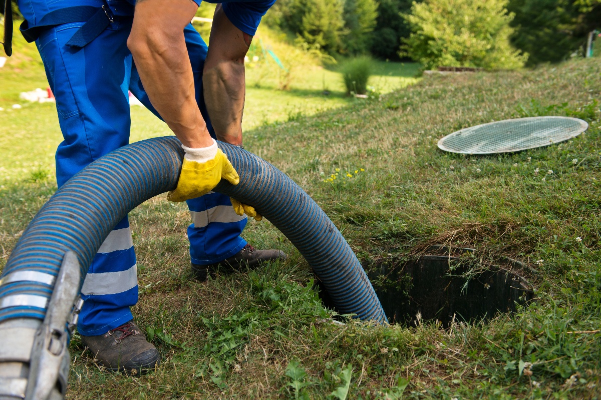 septic-tank-being-drained