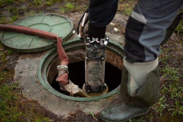 trenchless sewer line replacement_470545853